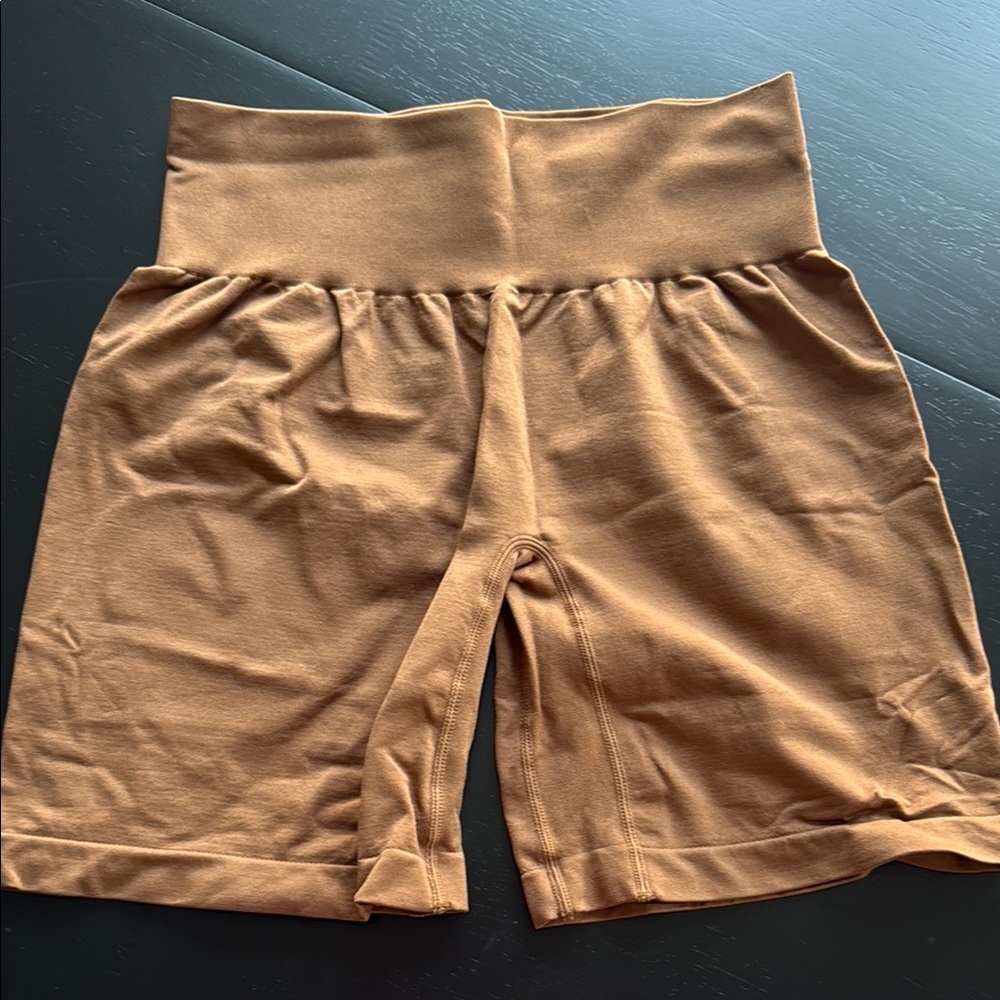 NVGTN Mocha Seamless Shorts - M